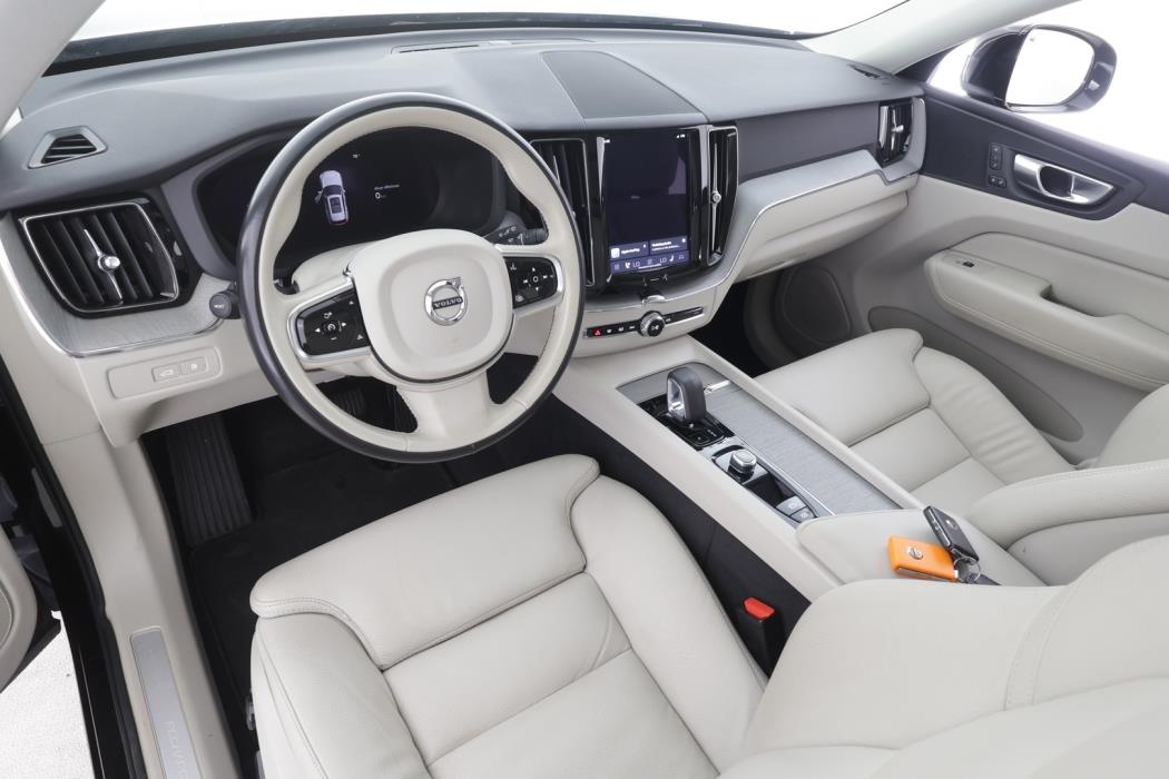 VOLVO XC60 2023