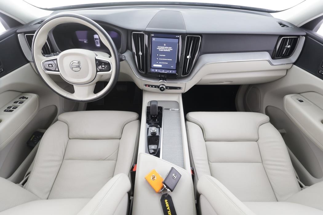 VOLVO XC60 2023