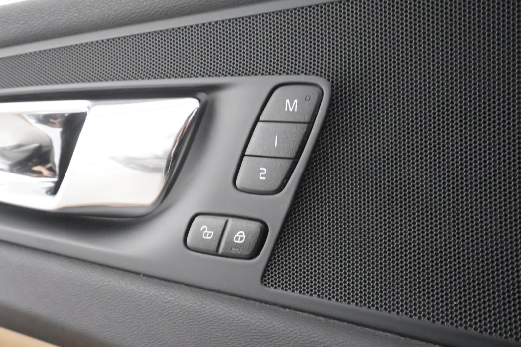 VOLVO XC60 2020