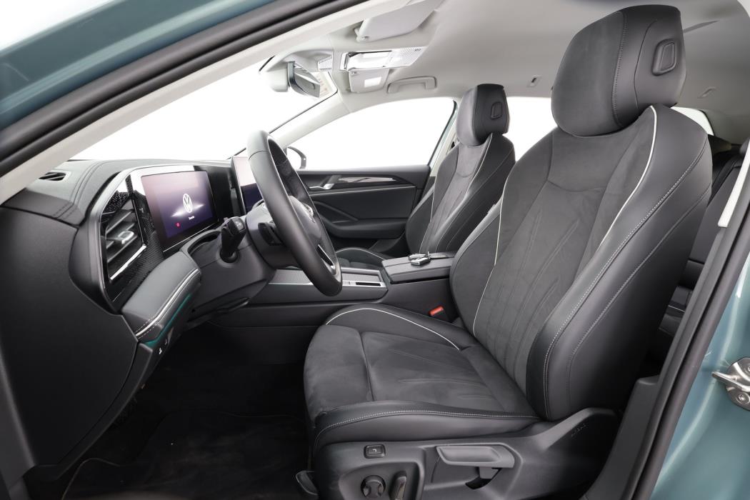 VOLKSWAGEN PASSAT 2025