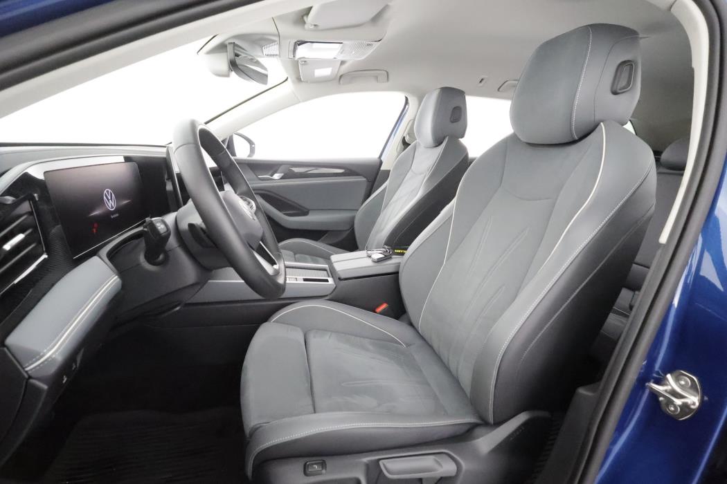 VOLKSWAGEN PASSAT 2024