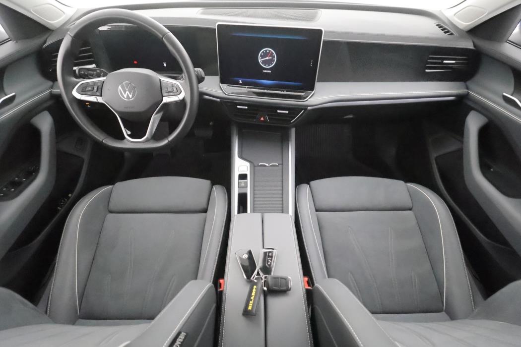 VOLKSWAGEN PASSAT 2024
