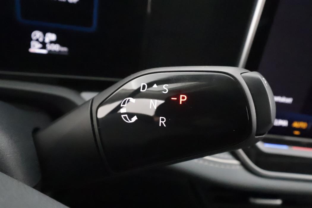 VOLKSWAGEN PASSAT 2024