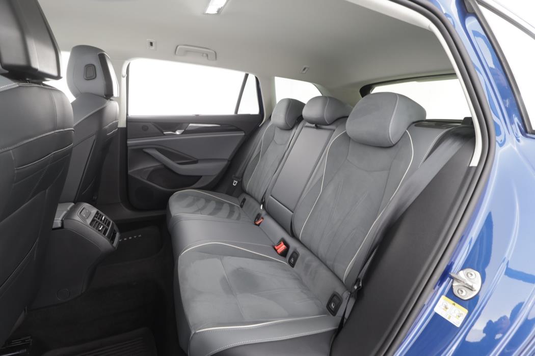 VOLKSWAGEN PASSAT 2024