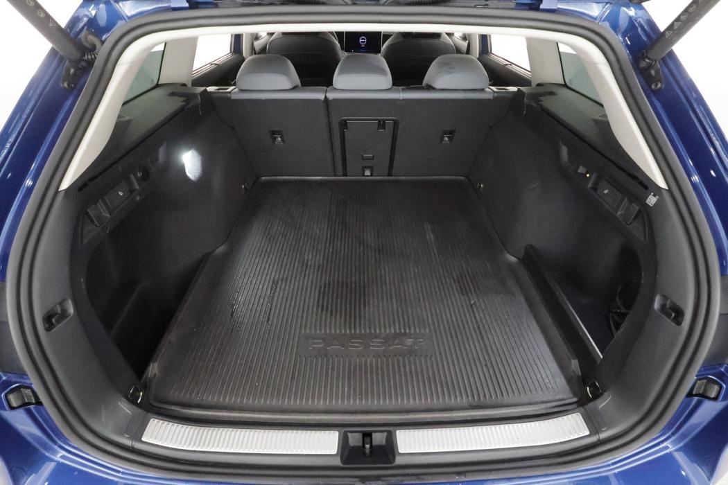 VOLKSWAGEN PASSAT 2024