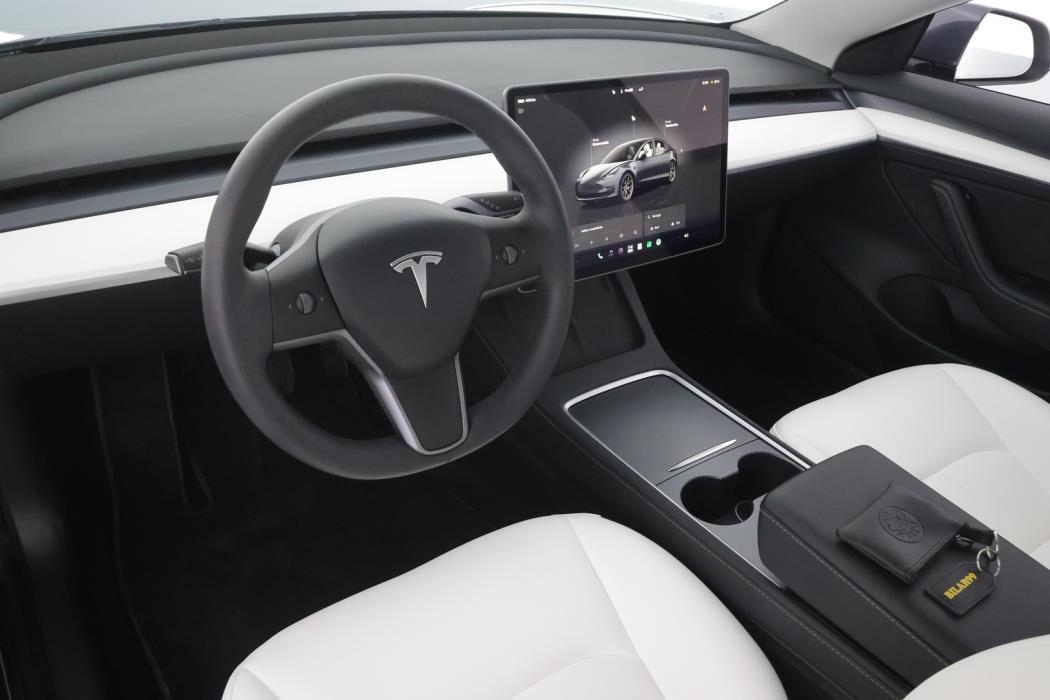 TESLA MODEL 3 2023
