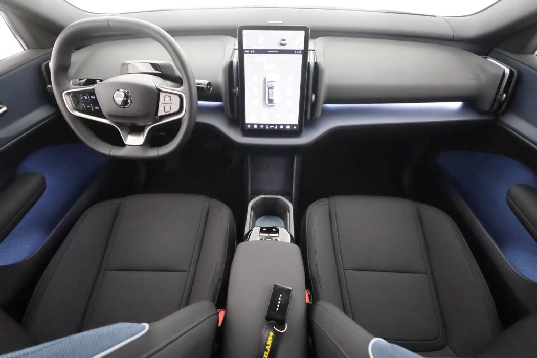 VOLVO EX30 2025