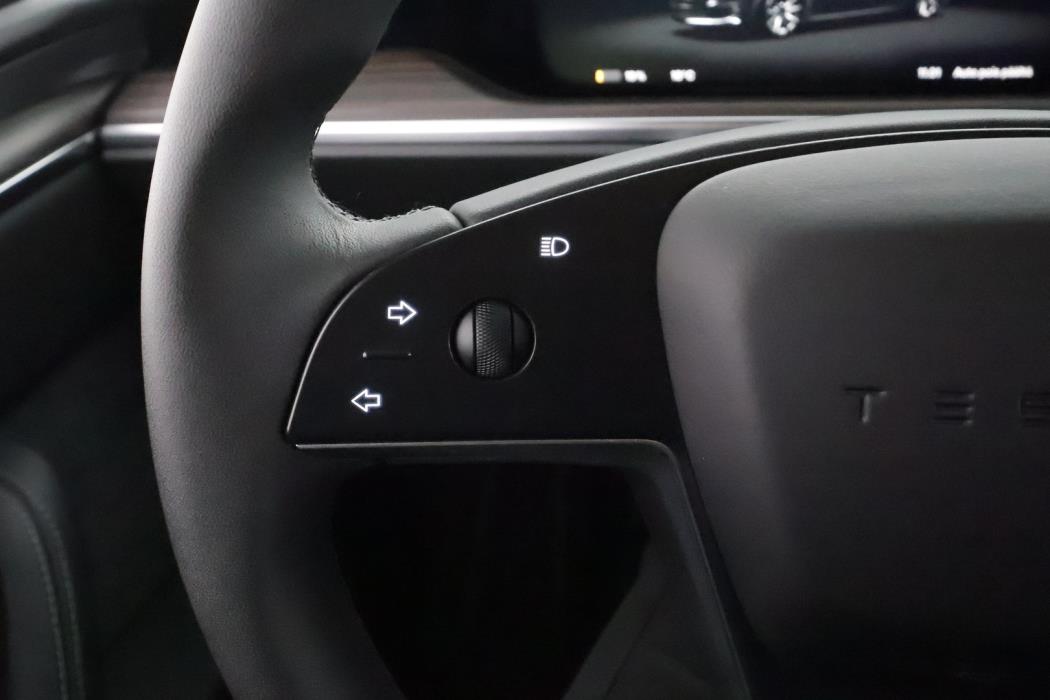 TESLA MODEL X 2025