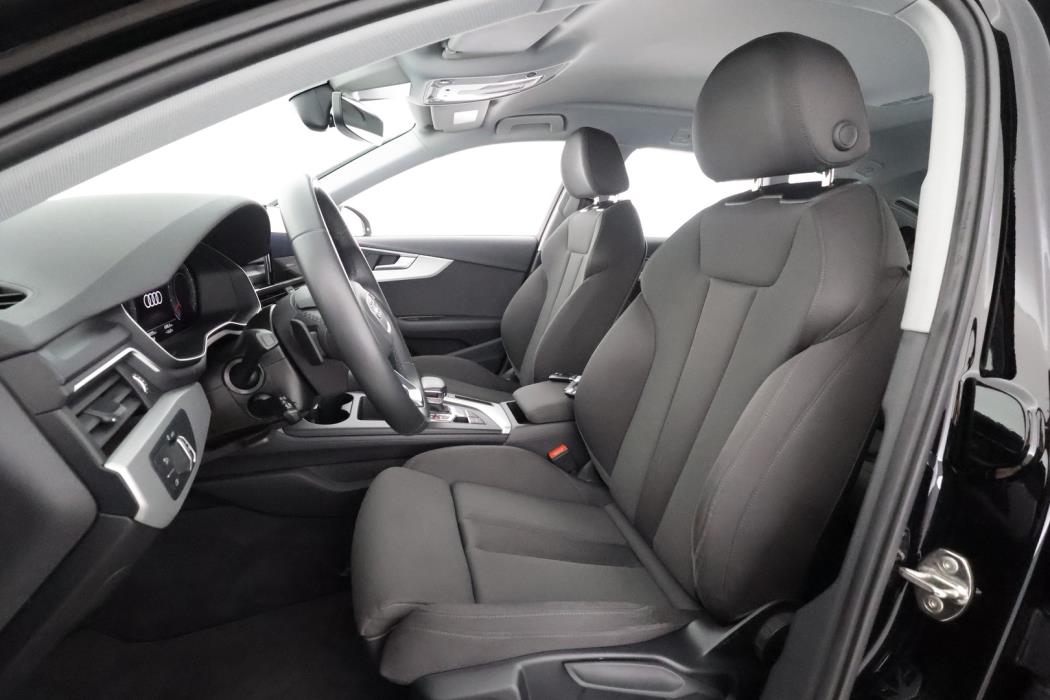 AUDI A4 2023