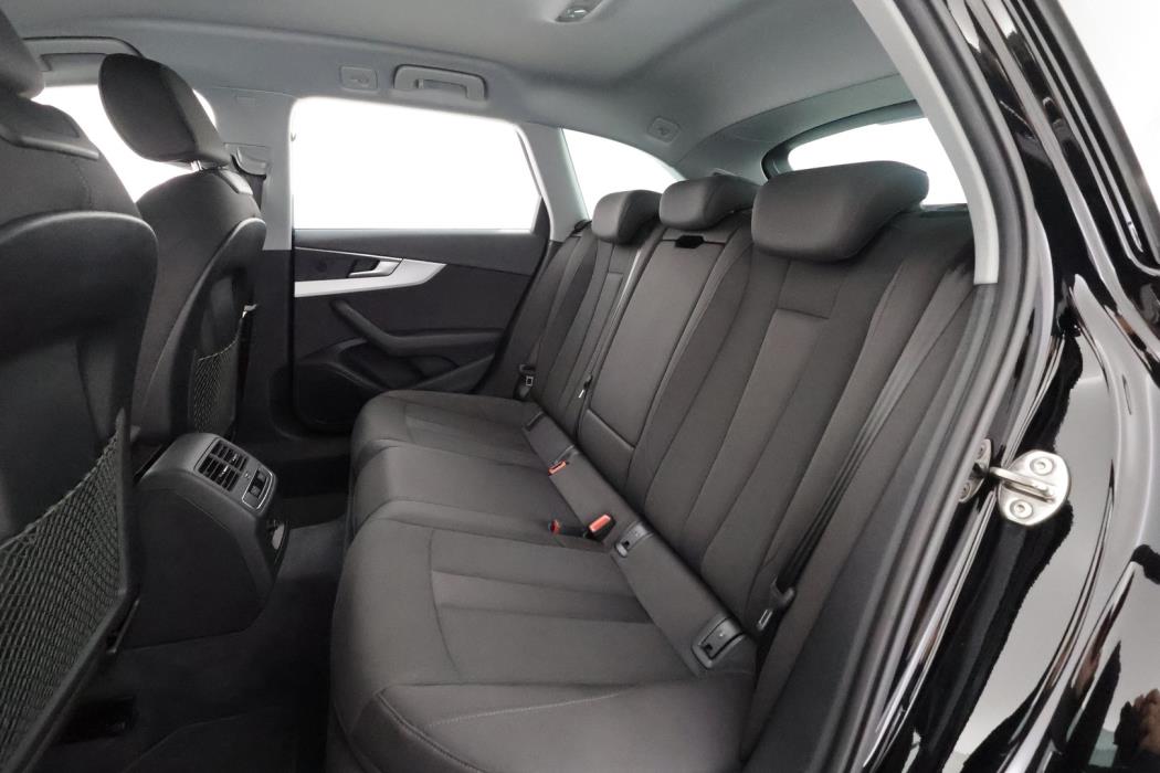AUDI A4 2023
