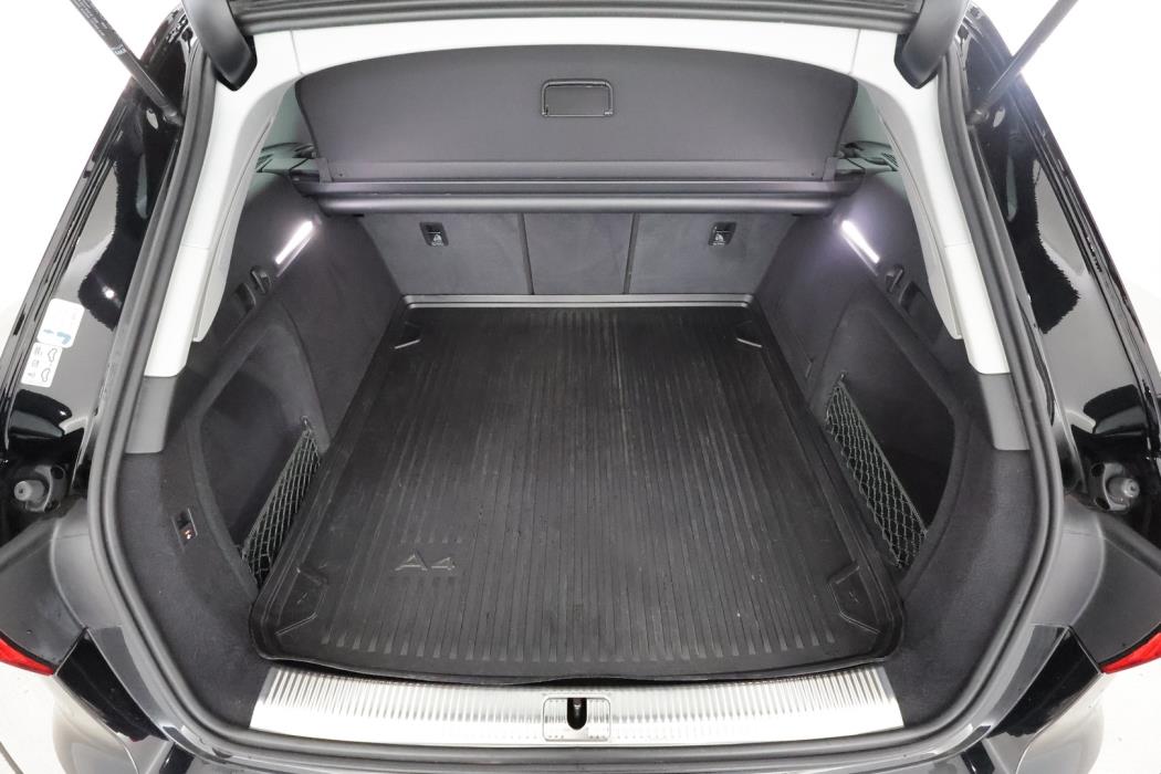 AUDI A4 2023