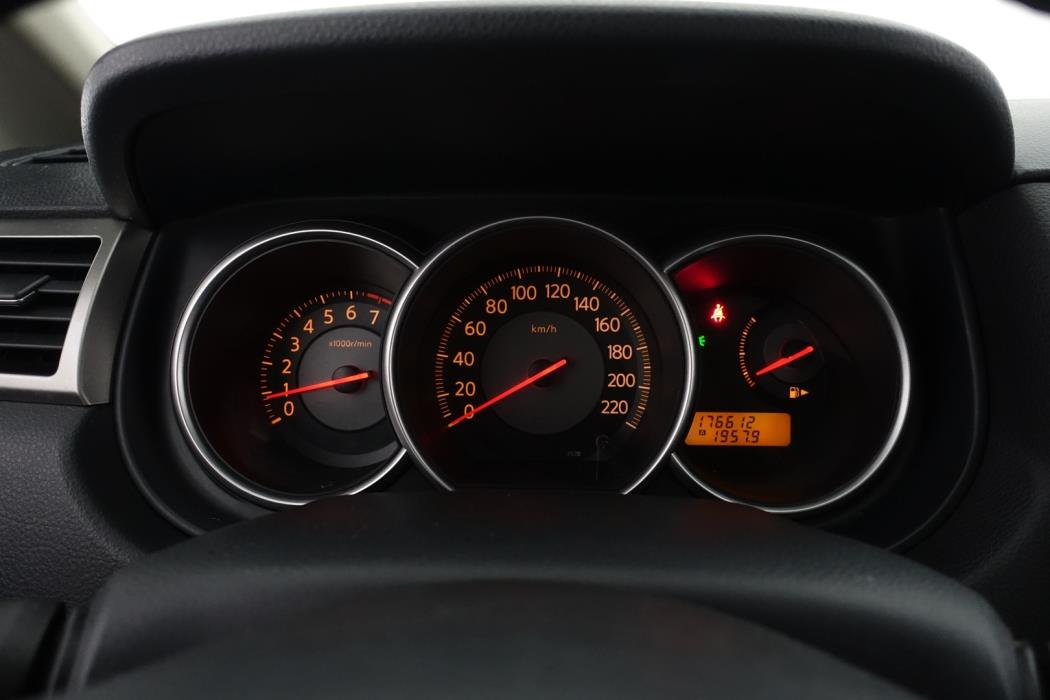 NISSAN Tiida 2010