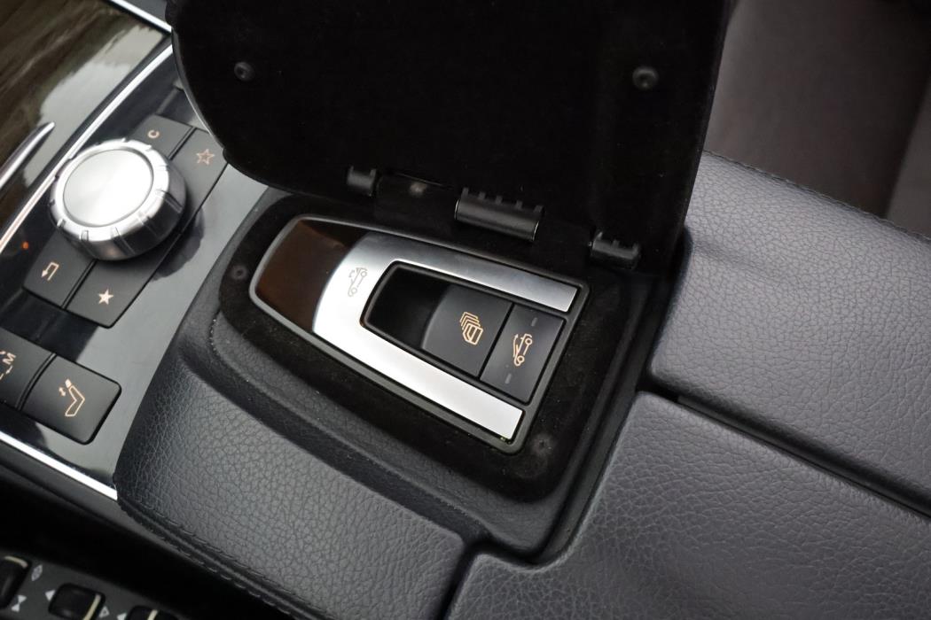 MERCEDES-BENZ E 2013