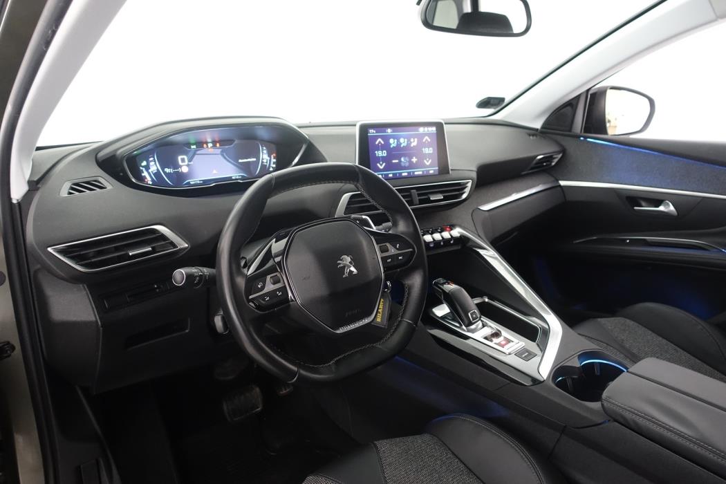 PEUGEOT 5008 2018