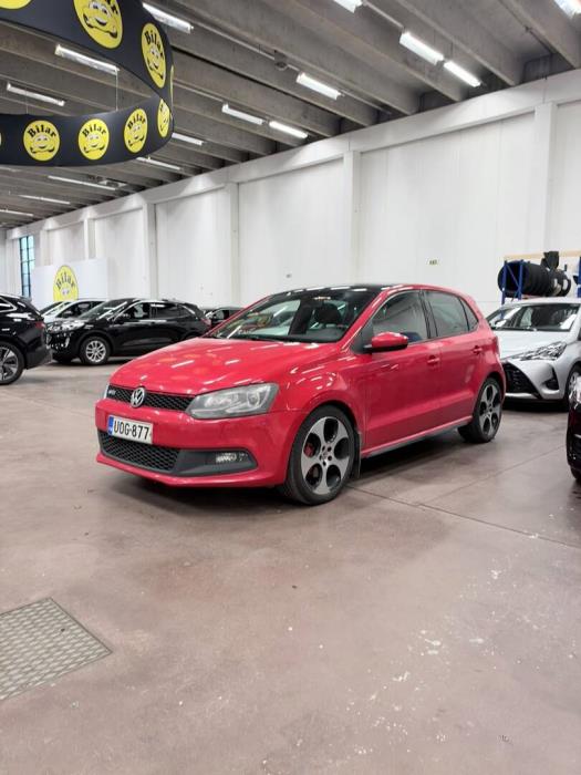 VOLKSWAGEN Polo 2012