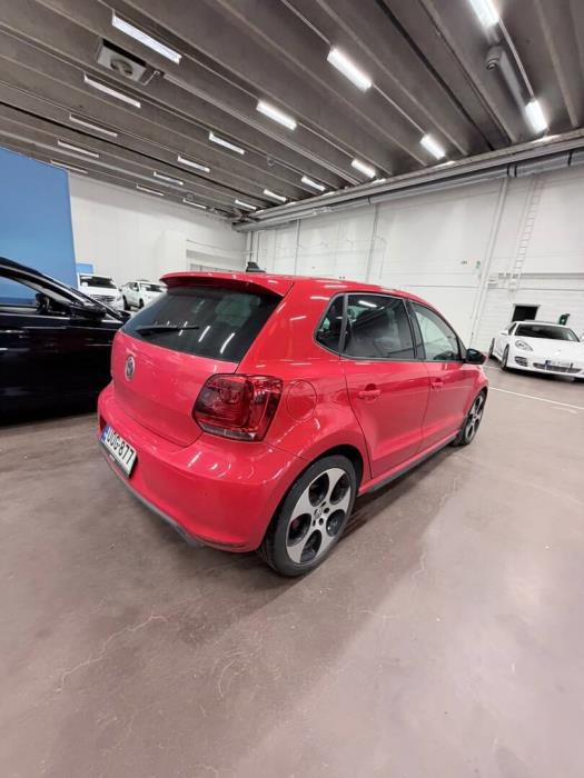 VOLKSWAGEN Polo 2012