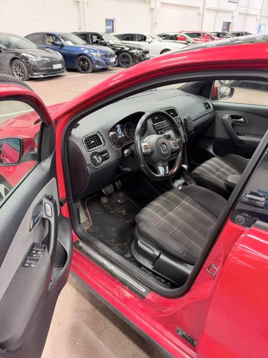 VOLKSWAGEN Polo 2012