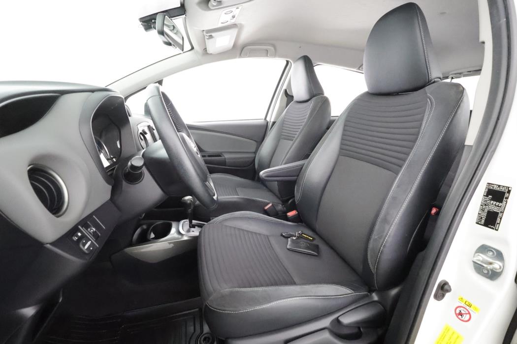 TOYOTA Yaris 2015