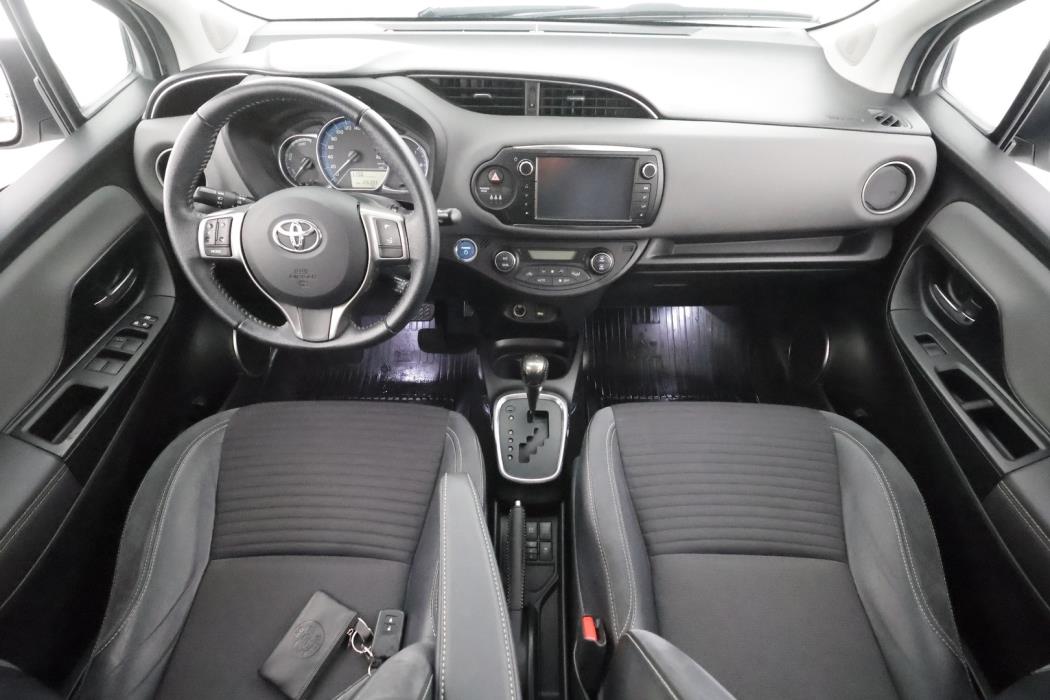 TOYOTA Yaris 2015