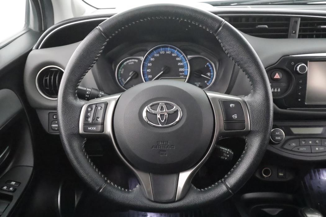 TOYOTA Yaris 2015