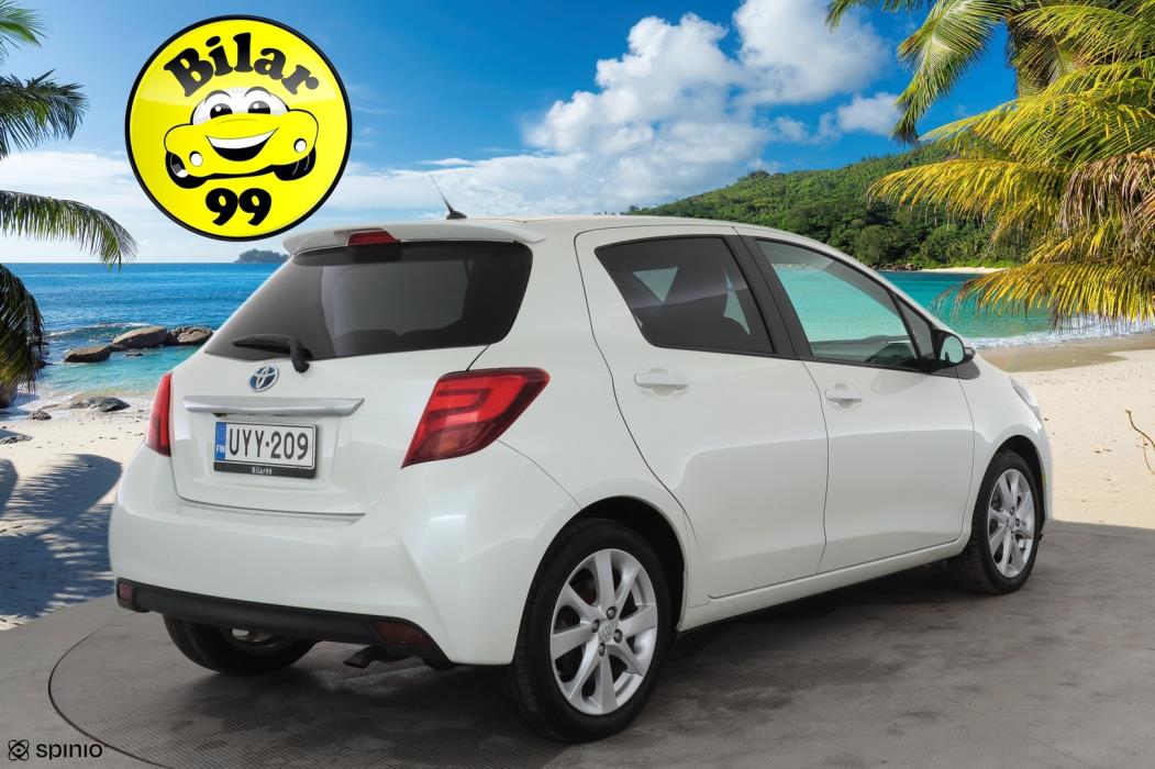 TOYOTA Yaris 2015