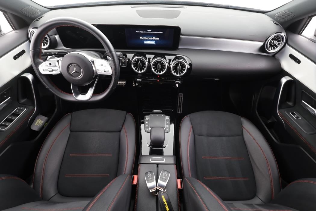 MERCEDES-BENZ A 2022