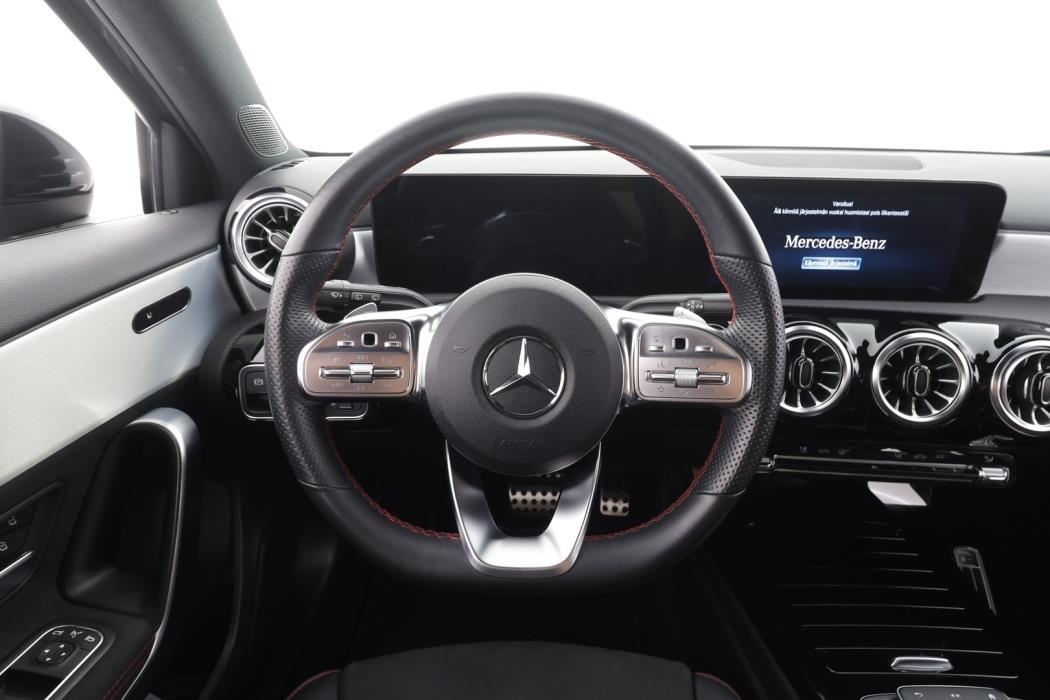 MERCEDES-BENZ A 2022