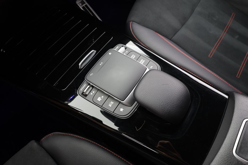 MERCEDES-BENZ A 2022