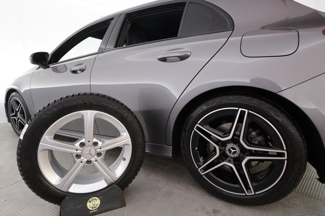 MERCEDES-BENZ A 2022