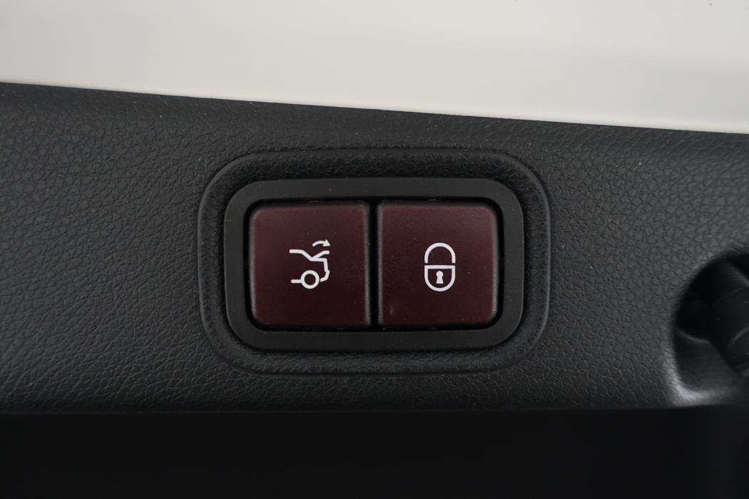 MERCEDES-BENZ E 2021