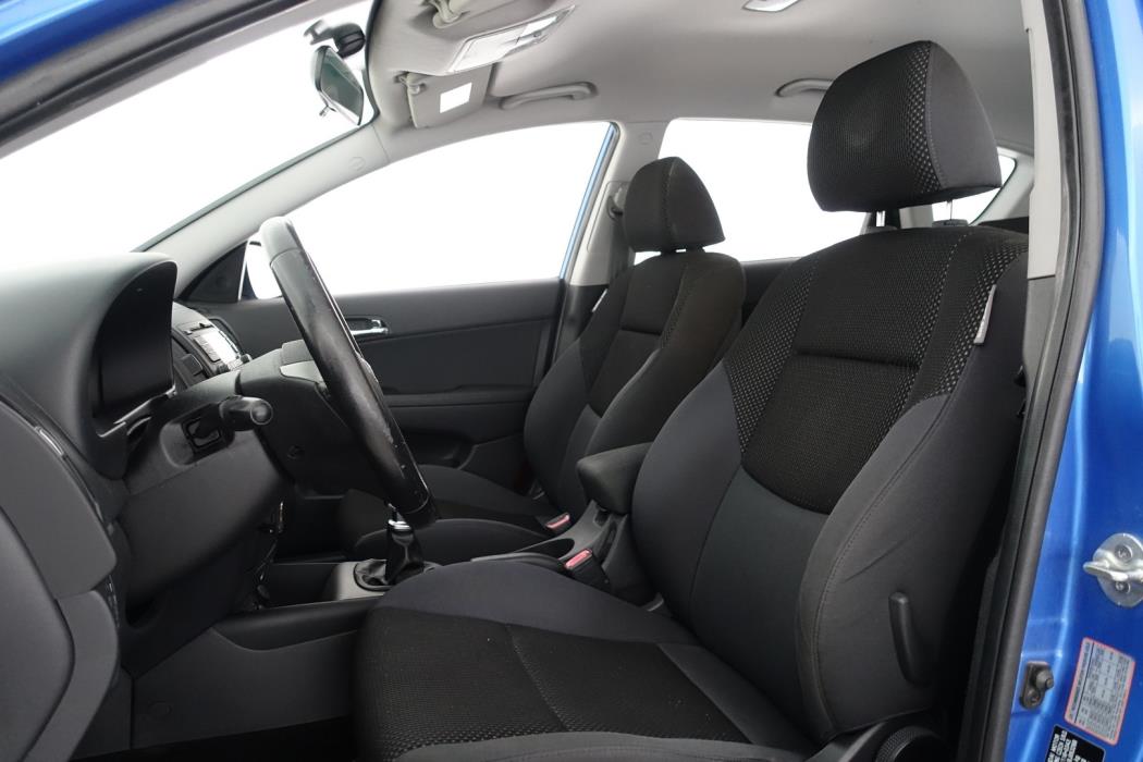 HYUNDAI i30 2010
