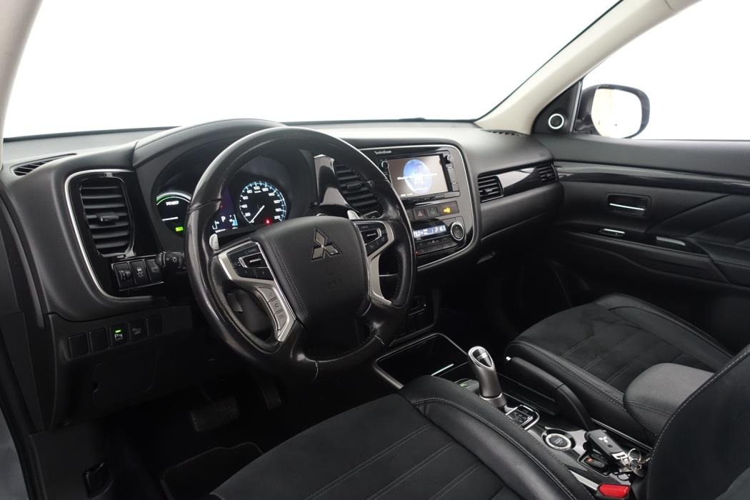 MITSUBISHI OUTLANDER PHEV 2016