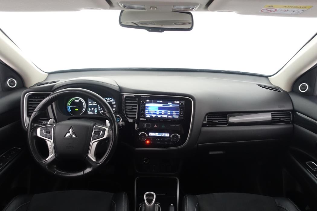 MITSUBISHI OUTLANDER PHEV 2016