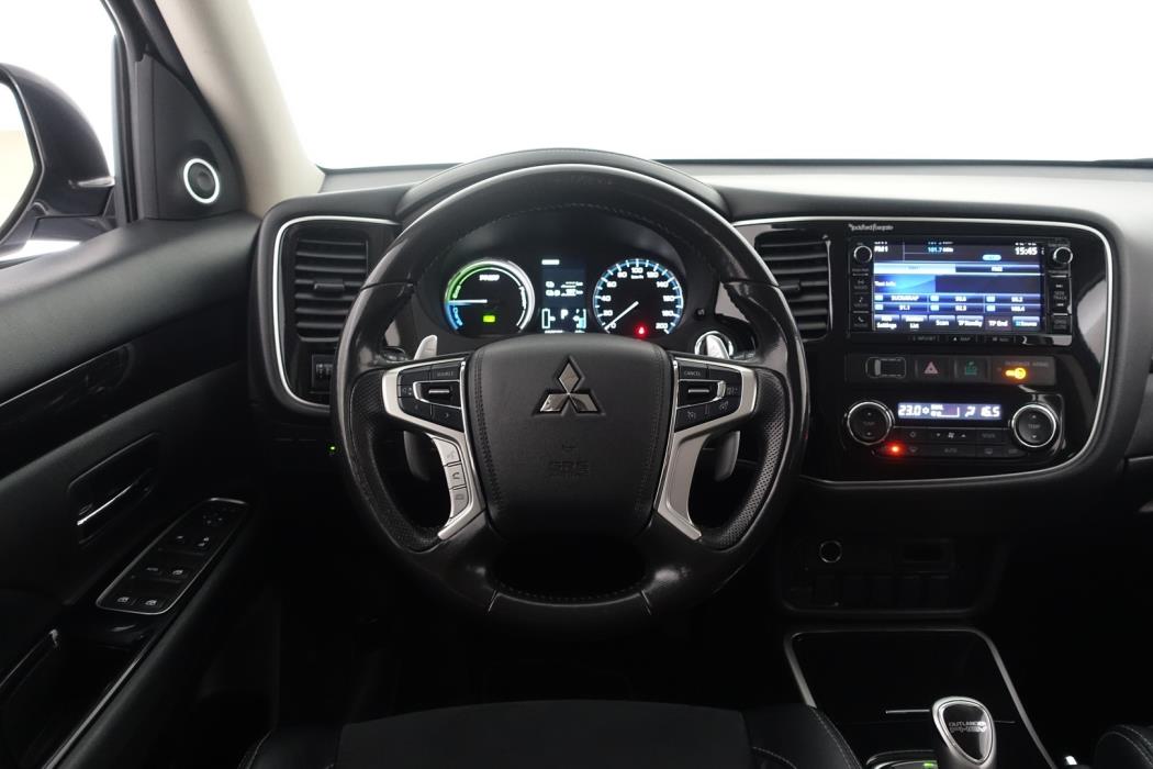 MITSUBISHI OUTLANDER PHEV 2016
