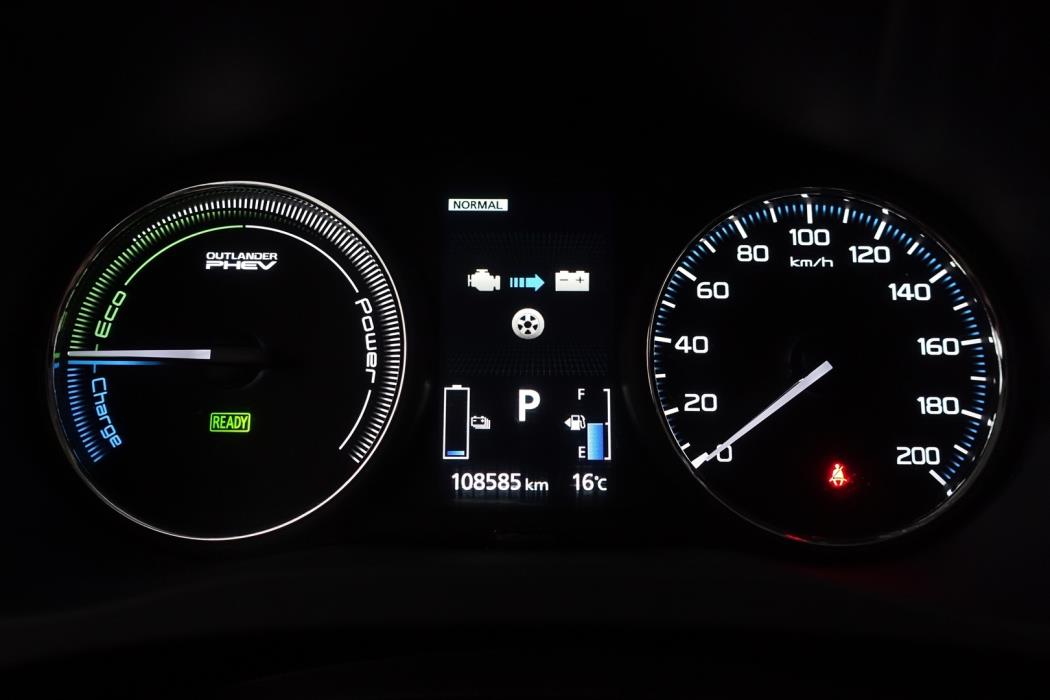 MITSUBISHI OUTLANDER PHEV 2016