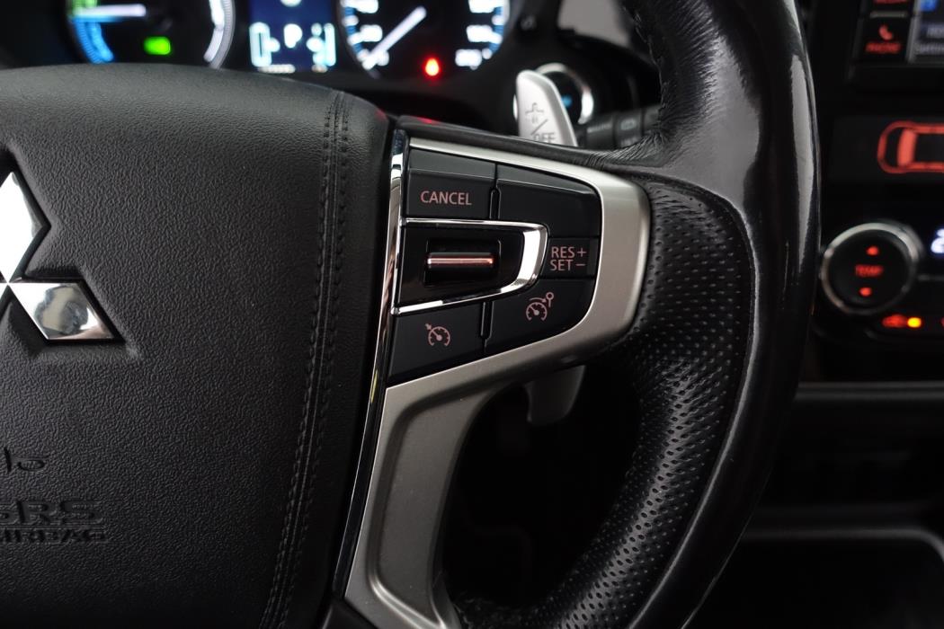 MITSUBISHI OUTLANDER PHEV 2016