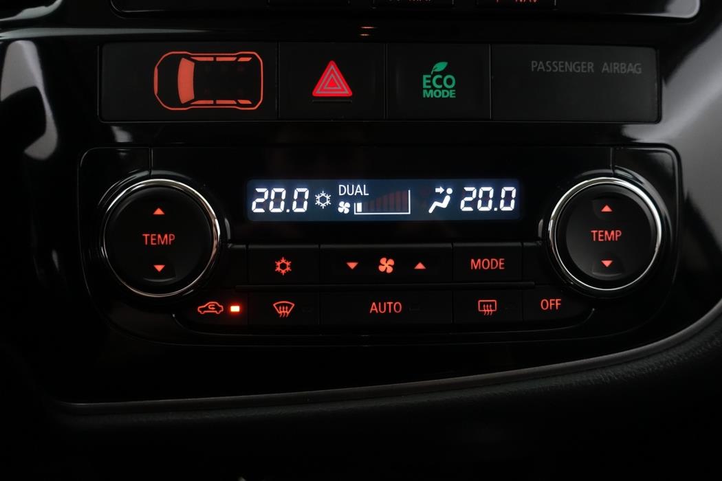 MITSUBISHI OUTLANDER PHEV 2016