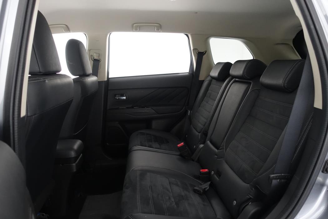 MITSUBISHI OUTLANDER PHEV 2016