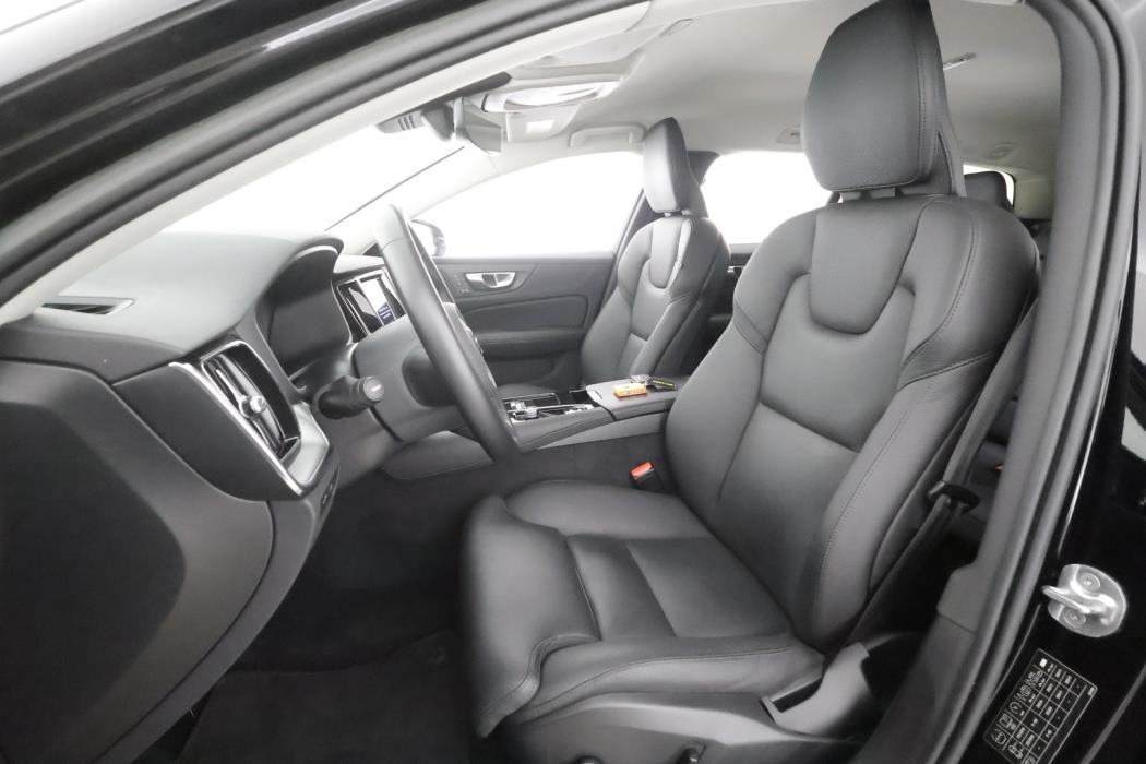 VOLVO V60 2023