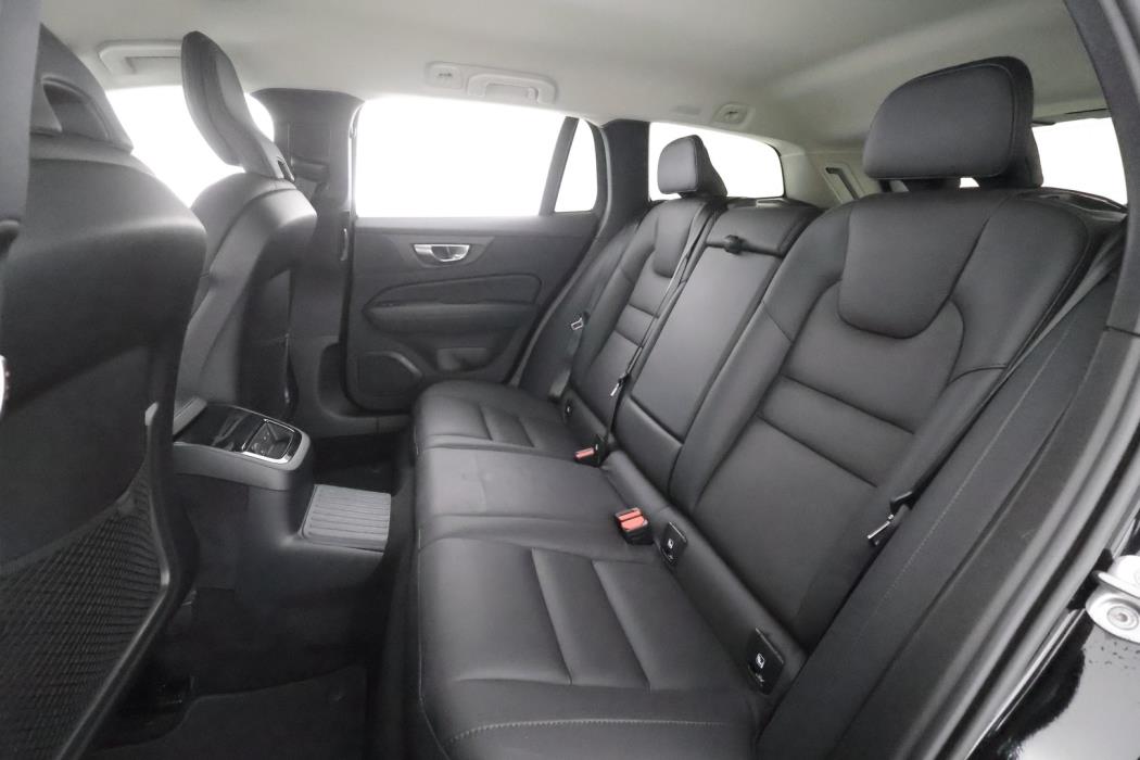 VOLVO V60 2023