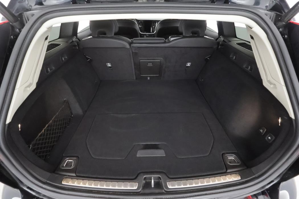 VOLVO V60 2023