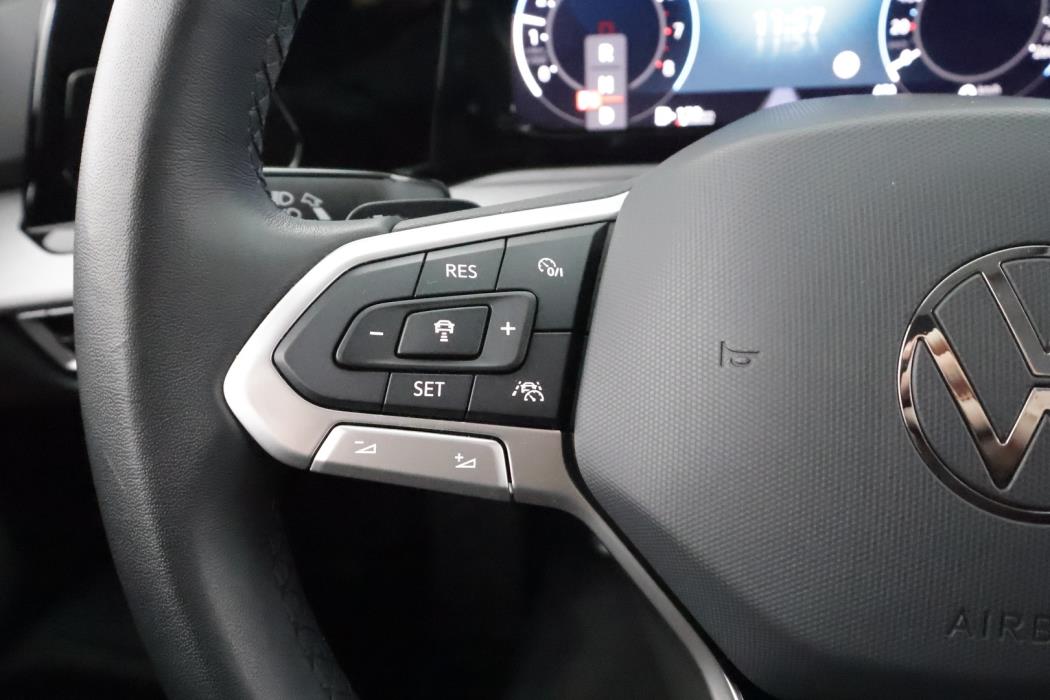 VOLKSWAGEN GOLF 2024
