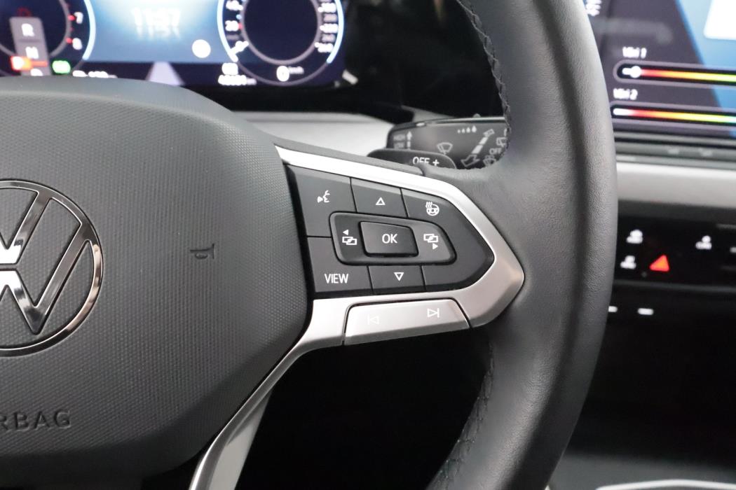 VOLKSWAGEN GOLF 2024