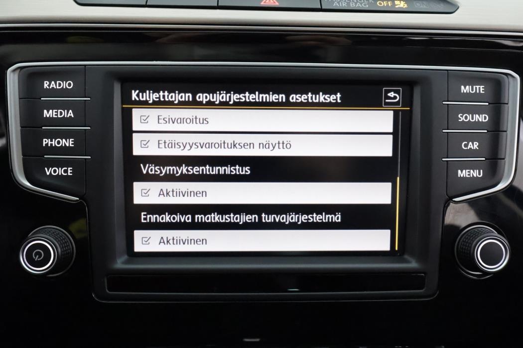 VOLKSWAGEN GOLF 2024
