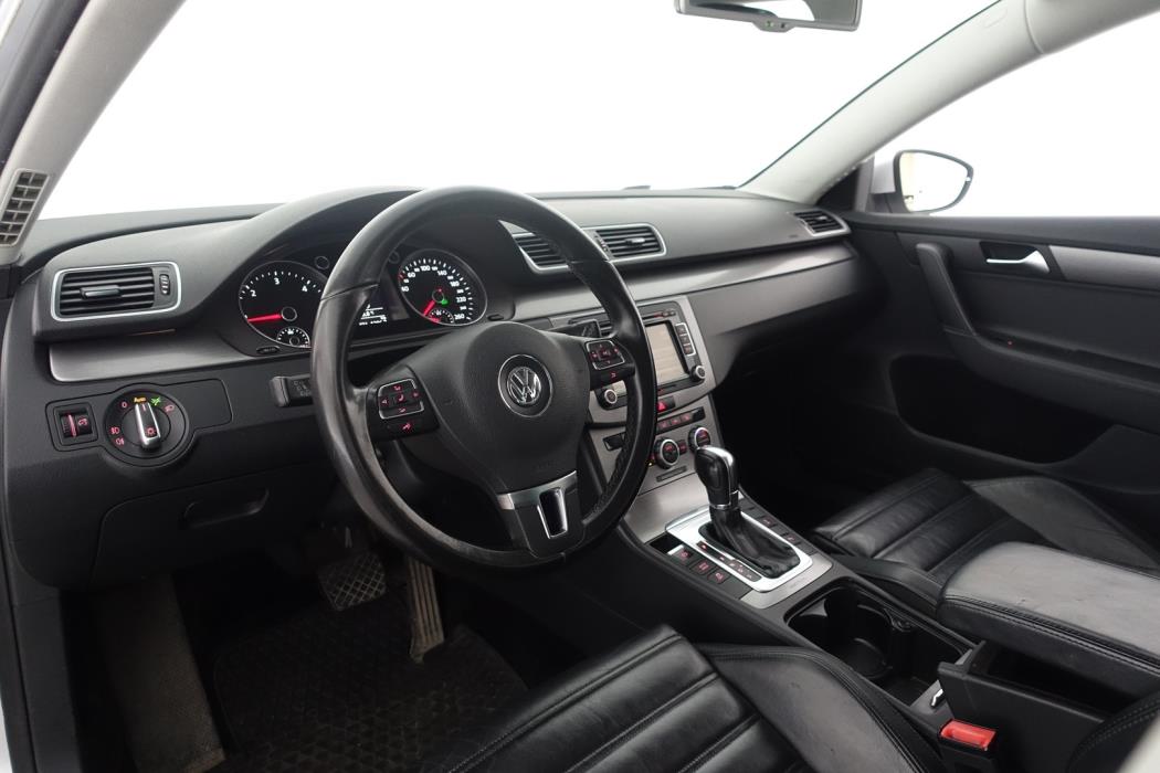 VOLKSWAGEN Passat 2013