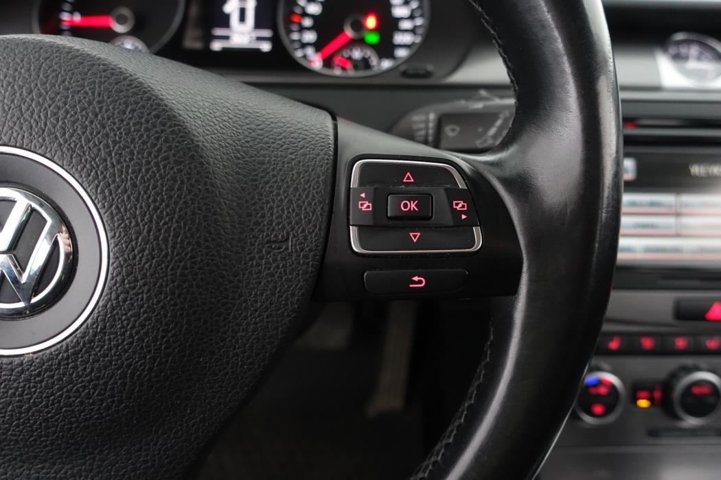 VOLKSWAGEN Passat 2013
