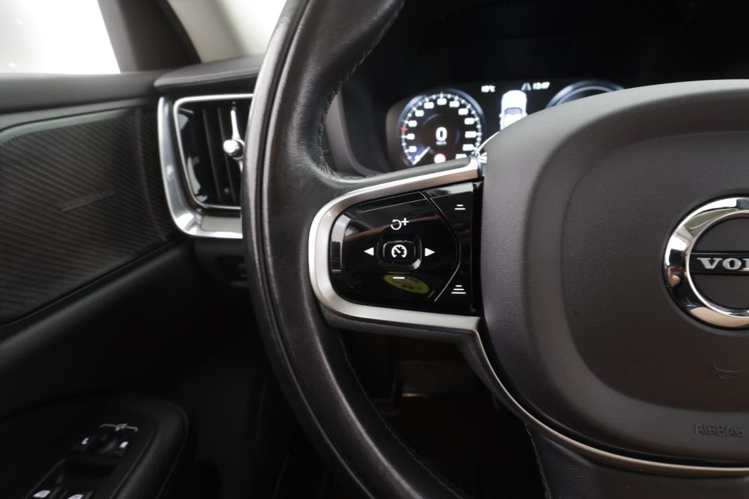 VOLVO V60 2021