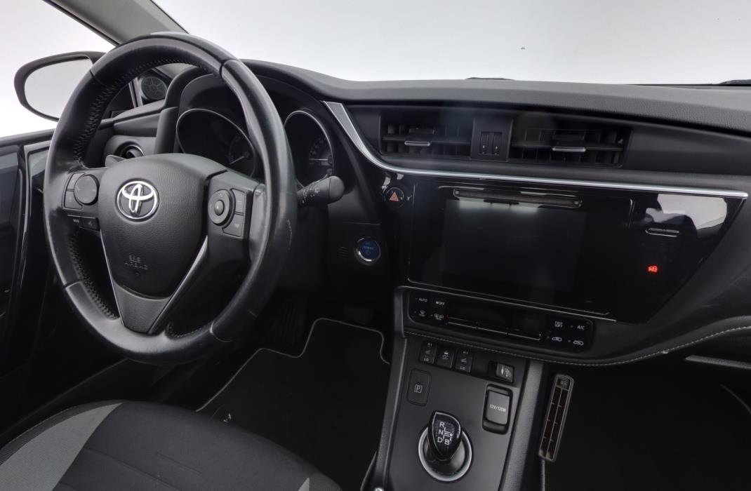TOYOTA Auris 2016