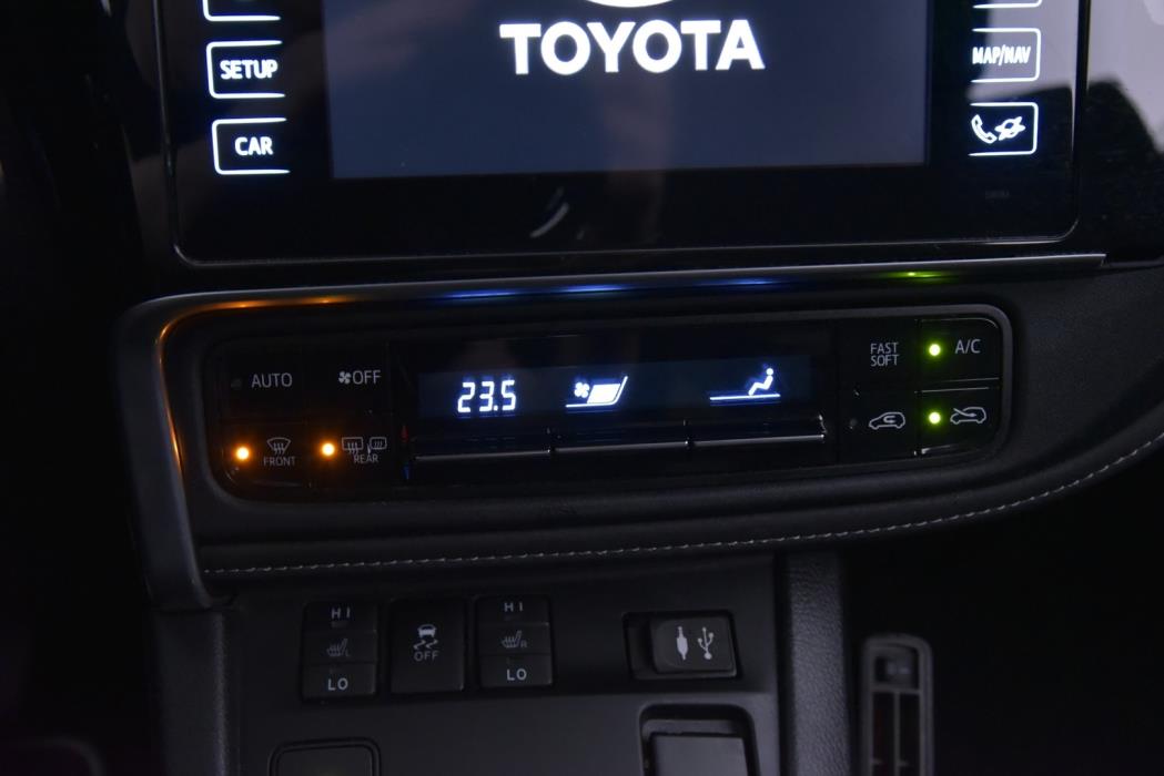 TOYOTA Auris 2016