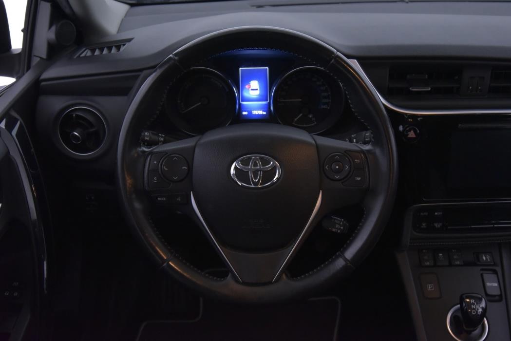 TOYOTA Auris 2016